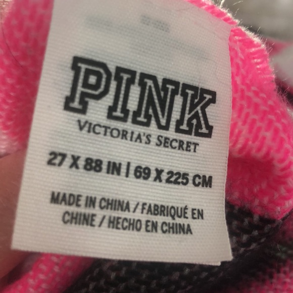 New PINK Victoria’s Secret Scarf/ Wrap.  27” x 58”. Very well made.  Pink/ Black - Picture 4 of 7